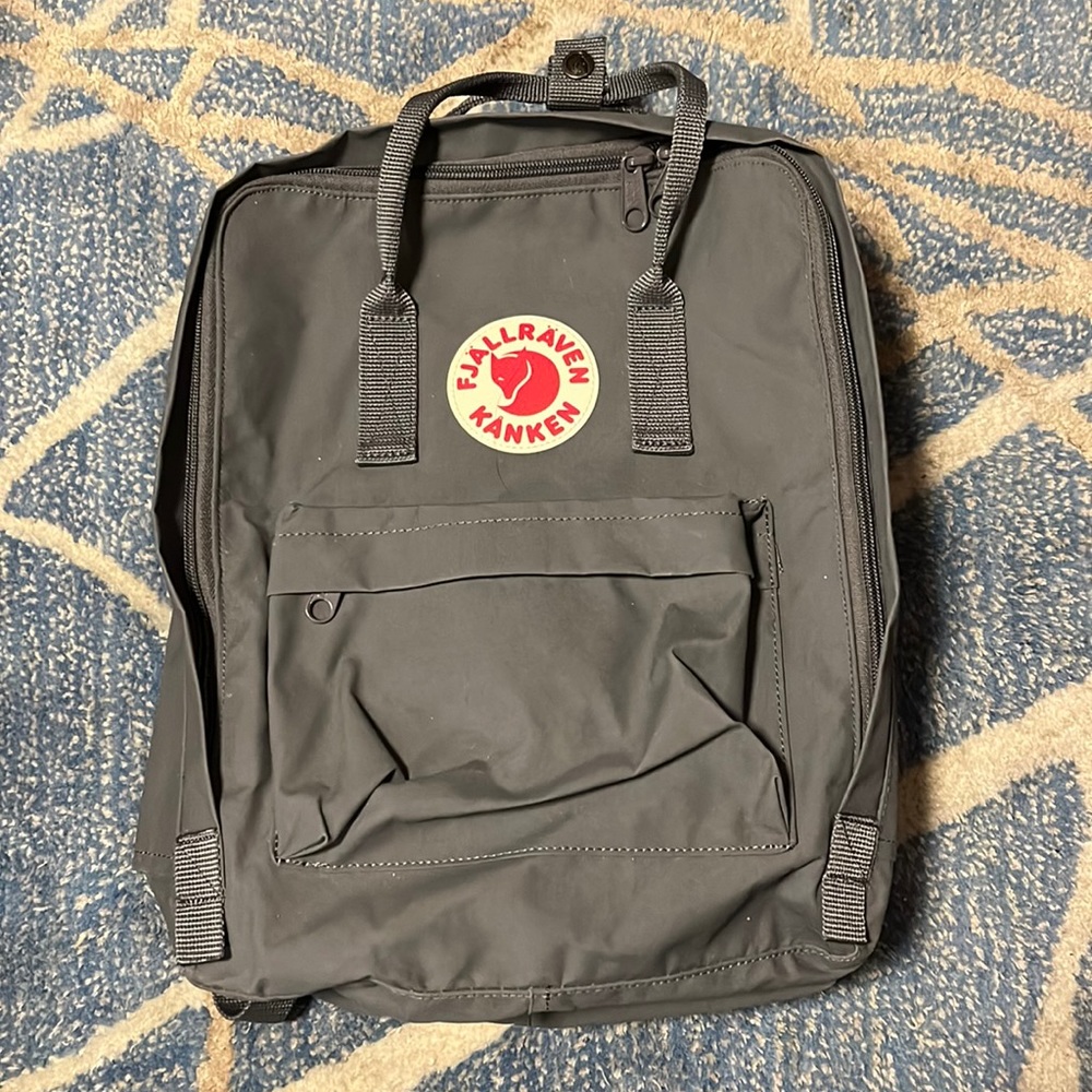 NWOT Fjallraven Kanken Backpack - Full Size